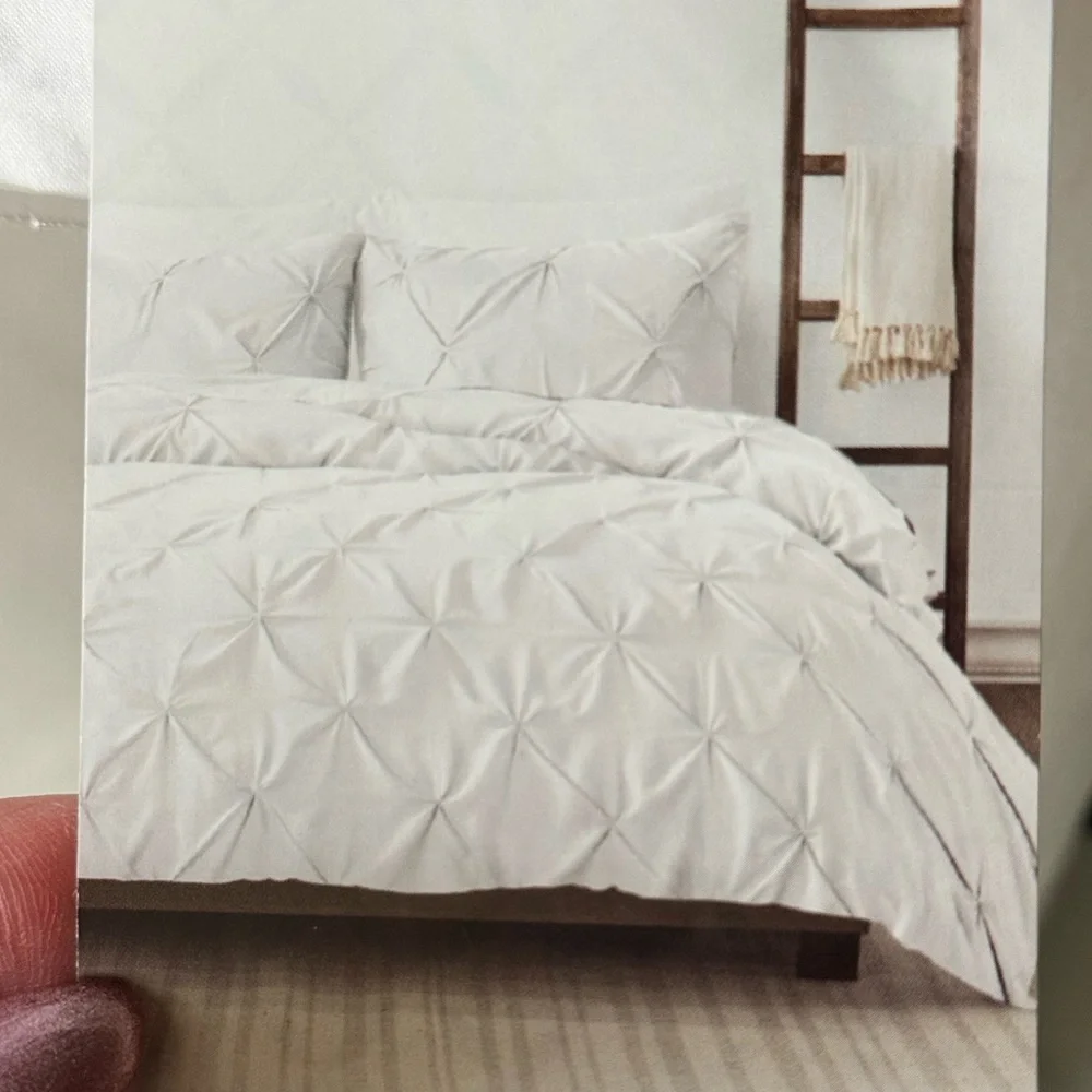 Pinch Pleat White Duvet Cover Set - Full/Queen Brand New